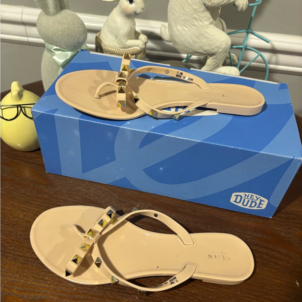 Women's Sandals Steve Madden Beige Gold Studded Flat Sandal - Size 7.5 worn 2x - Picture 7 of 8